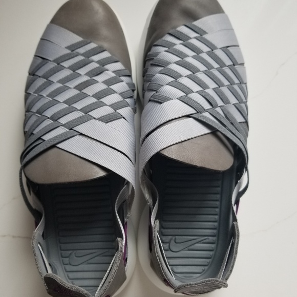 Nike Roshe Run woen shoe. Used. Good condition. - Picture 2 of 6